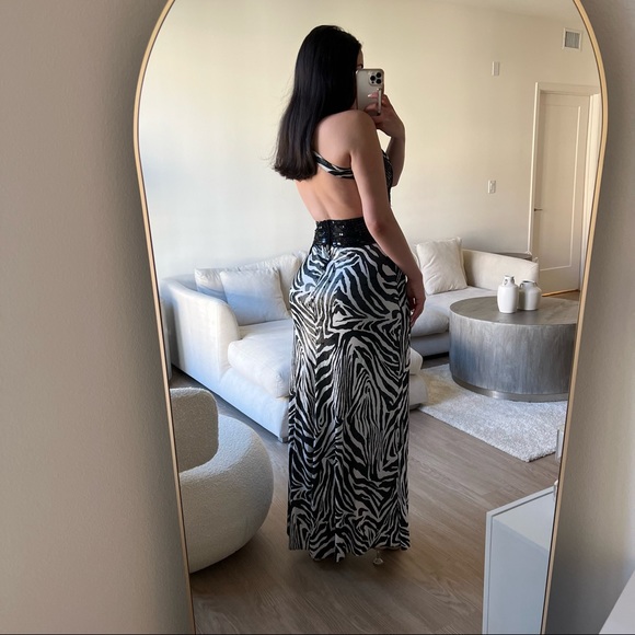 Zebra Sequined Open Back Evening Dress - Picture 4 of 9